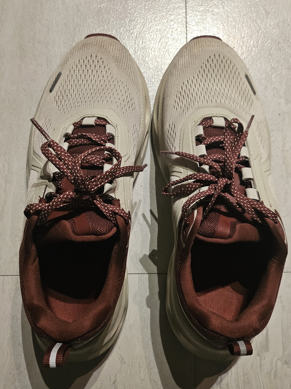 Women's Athletic Running Shoes in Cream and Burgundy - Picture 3 of 4